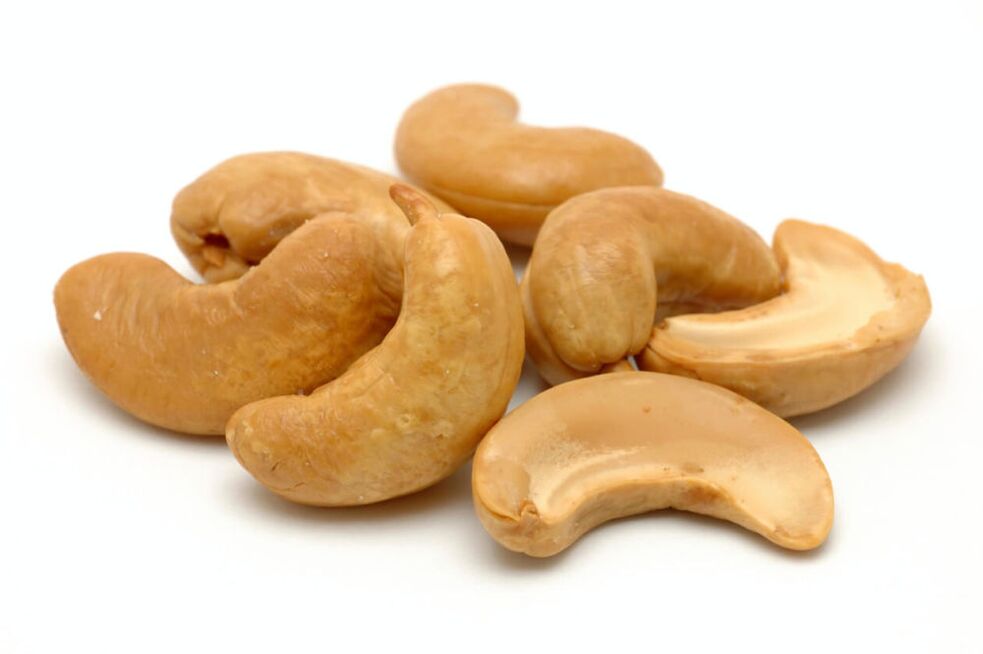 Cashews increase male potency due to the high content of zinc and arginine