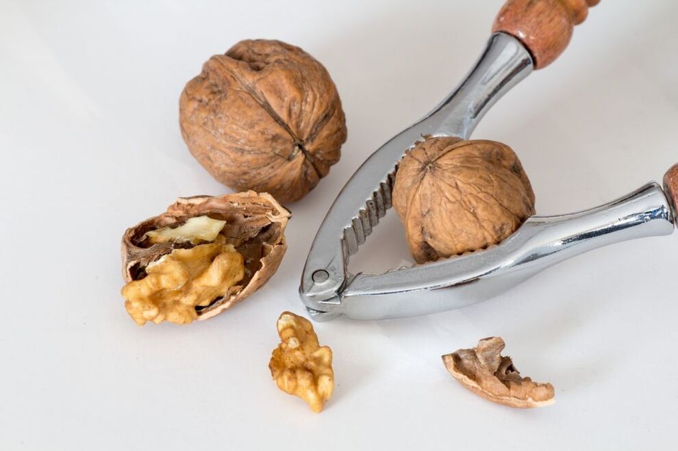 The use of walnuts by a man improves the quality of sperm